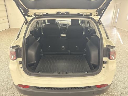 Used 2018 Jeep Compass Latitude w/ Cold Weather Group image 26