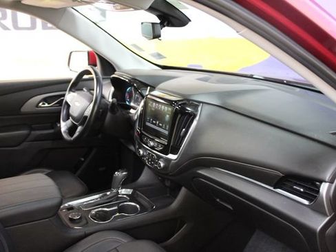 Used 2018 Chevrolet Traverse LT w/ LPO, Floor Liner Package FWD image 12