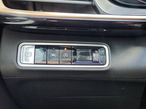Used 2024 Buick Envision Avenir AWD/4WD image 30