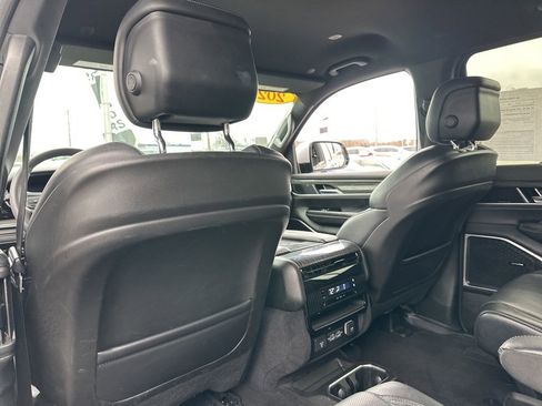 Used 2022 Jeep Wagoneer Series III w/ Flexible Seating Group image 42