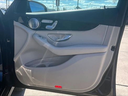 Used 2020 Mercedes-Benz GLC 300 GLC 300 image 22