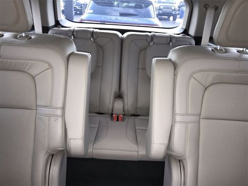 Used 2023 Lincoln Aviator Reserve image 24