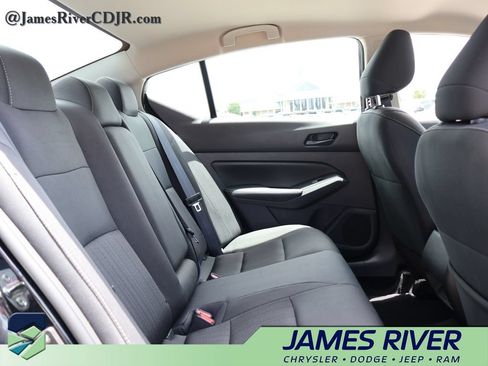 Used 2025 Nissan Altima 2.5 SV FWD image 12