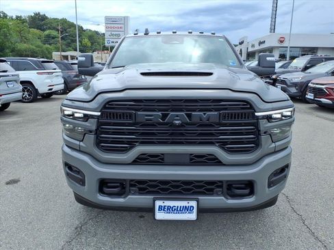 New 2026 RAM 3500 Laramie AWD/4WD image 9