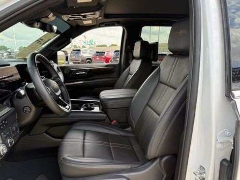 Used 2025 Chevrolet Tahoe High Country AWD/4WD image 28