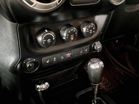 Used 2017 Jeep Wrangler Unlimited Rubicon w/ Dual Top Group AWD/4WD image 14