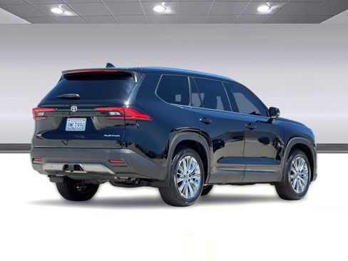 Used 2024 Toyota Grand Highlander AWD image 8