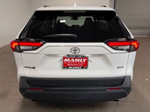 Used 2024 Toyota RAV4 XLE FWD image 4