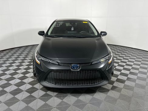 Used 2022 Toyota Corolla LE image 2
