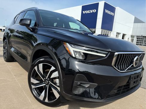 Used 2024 Volvo XC40 B5 Plus w/ Protection Package Premier AWD/4WD image 4