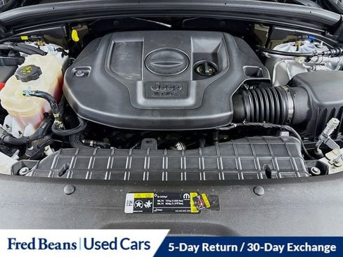 Used 2023 Jeep Grand Cherokee Overland w/ Luxury Tech Group IV AWD/4WD image 34