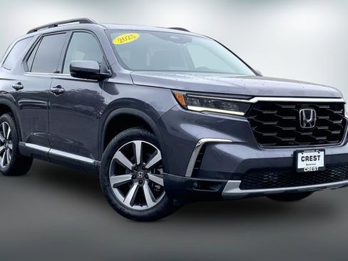 Used 2025 Honda Pilot Touring image 1