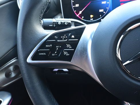 Used 2025 Mercedes-Benz GLC 300 image 18