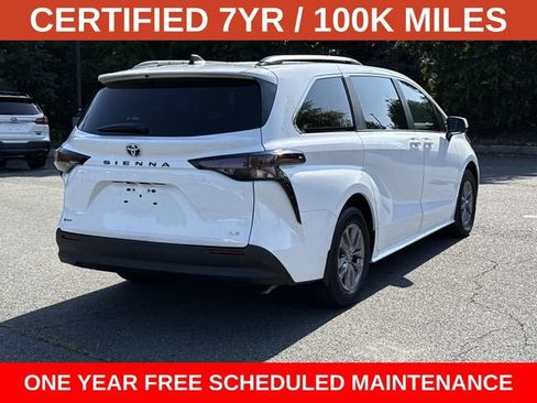 Used 2025 Toyota Sienna LE FWD image 2