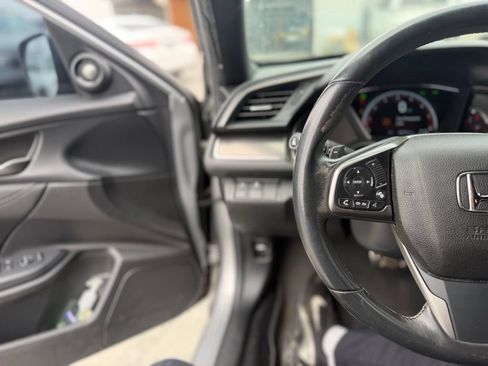 Used 2018 Honda Civic Sport Touring image 7