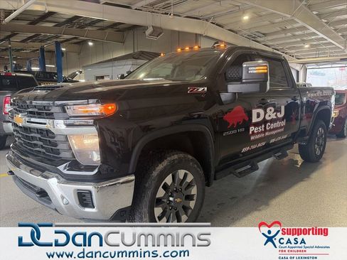 Used 2024 Chevrolet Silverado 2500 LT image 1
