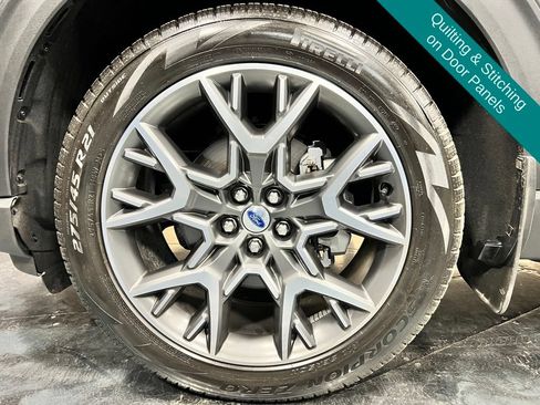 Used 2025 Ford Explorer Platinum w/ Ultimate Package AWD/4WD image 11