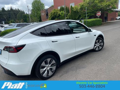 Used 2023 Tesla Model Y Long Range AWD/4WD image 14