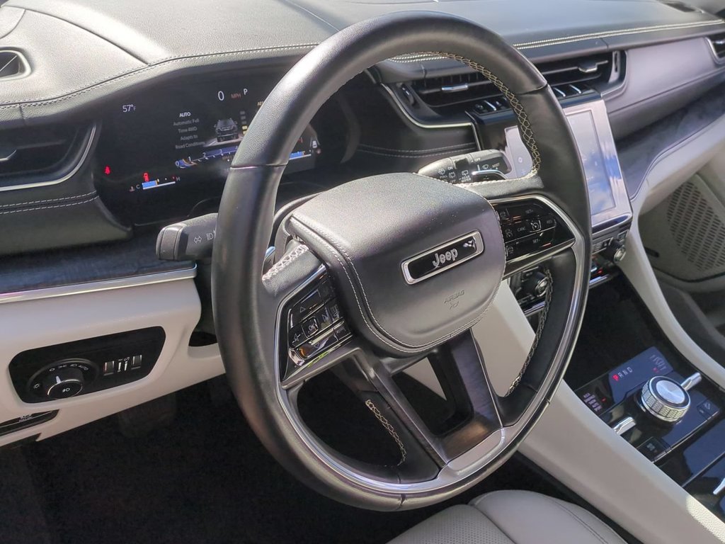 Used 2022 Jeep Grand Cherokee Overland w/ Luxury Tech Group IV AWD/4WD image 14