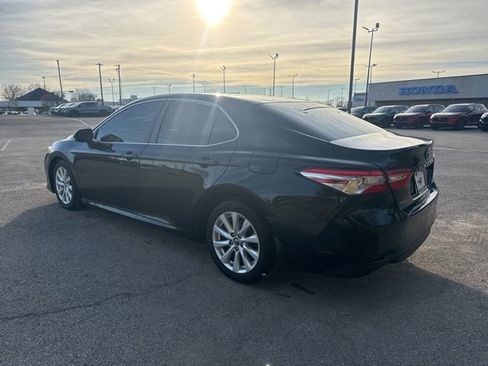 Used 2018 Toyota Camry LE image 5