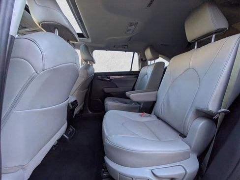 Used 2020 Toyota Highlander Limited image 20