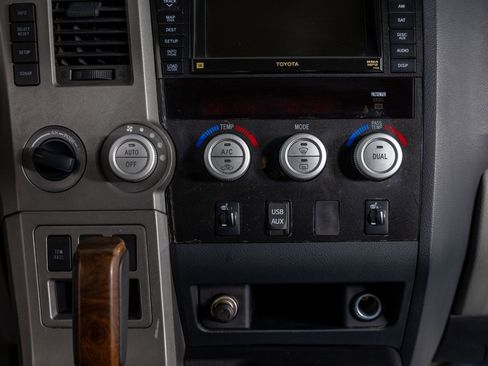 Used 2010 Toyota Tundra Limited AWD/4WD image 37
