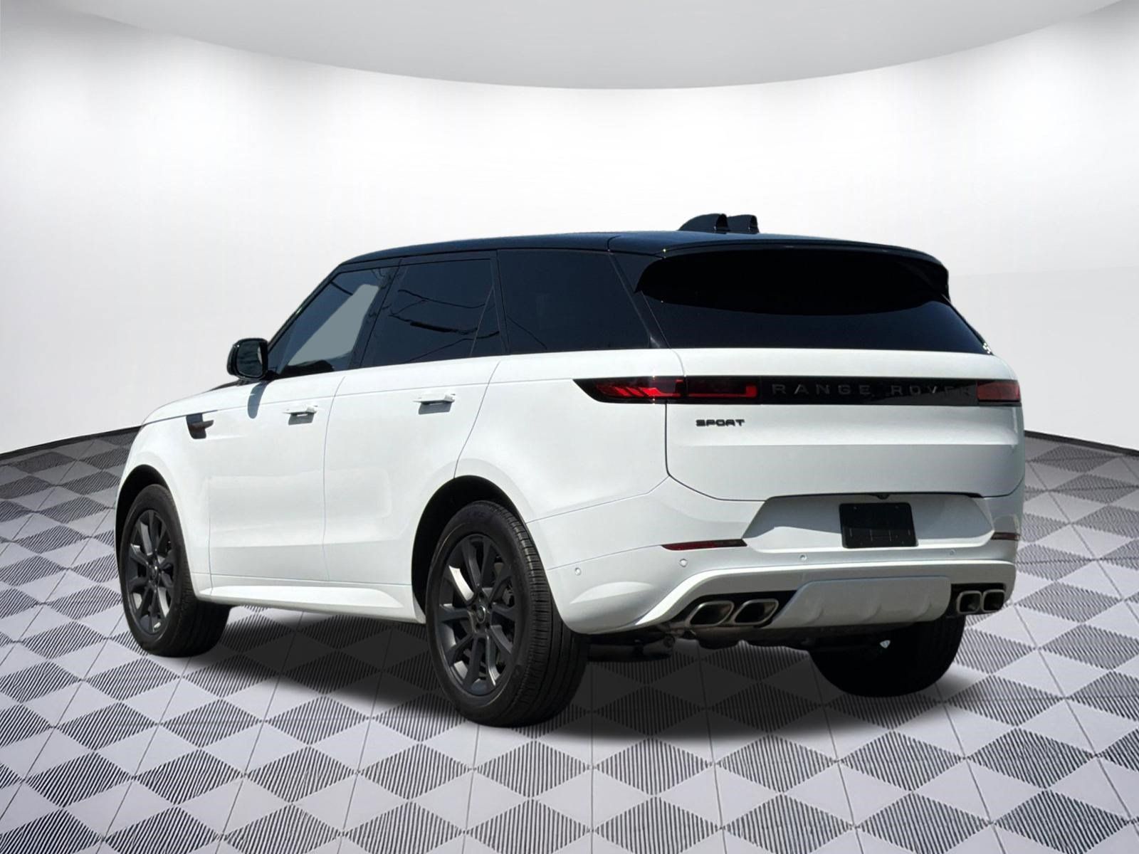 Used 2025 Land Rover Range Rover Sport Dynamic SE AWD/4WD image 3