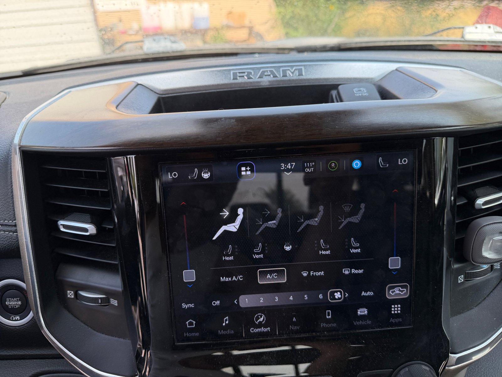 Used 2022 RAM 1500 Laramie AWD/4WD image 21