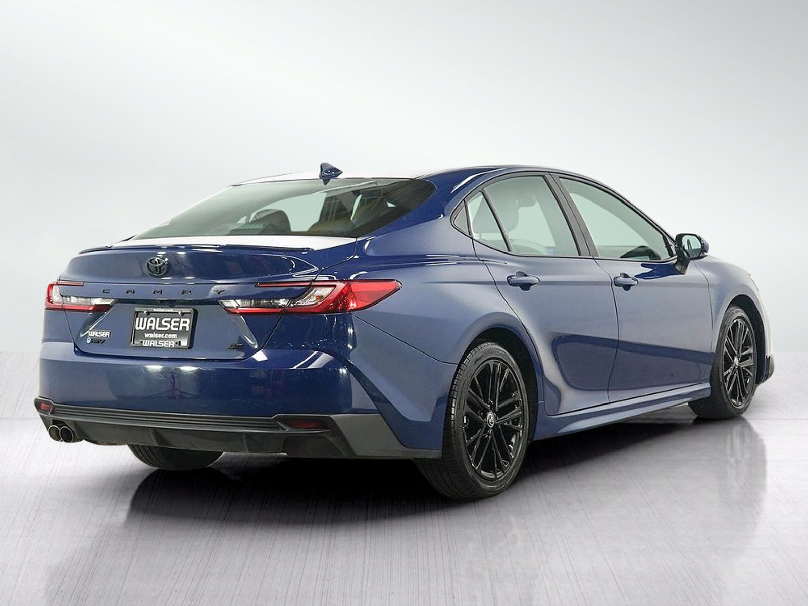 Used 2025 Toyota Camry SE w/ Multimedia Upgrade Package FWD image 5