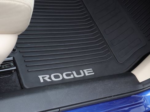 Used 2020 Nissan Rogue SV image 27