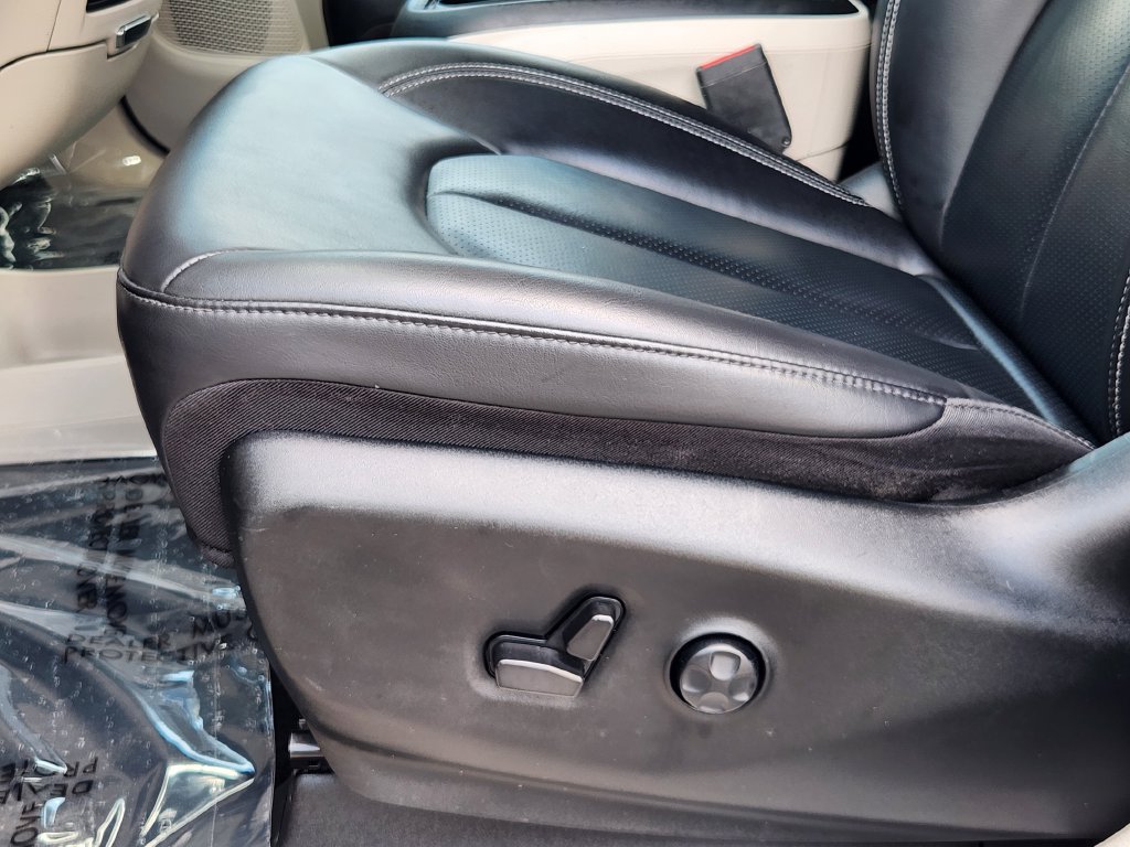 Used 2023 Chrysler Pacifica Touring-L FWD image 24