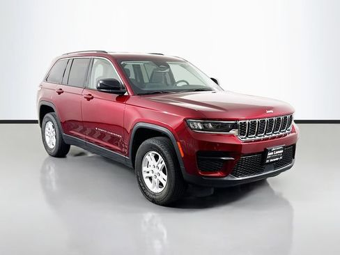 Used 2023 Jeep Grand Cherokee Laredo AWD/4WD image 1