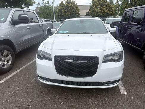 Used 2015 Chrysler 300 S RWD image 2