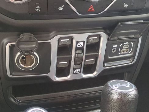 Certified 2018 Jeep Wrangler Unlimited Sport S AWD/4WD image 30