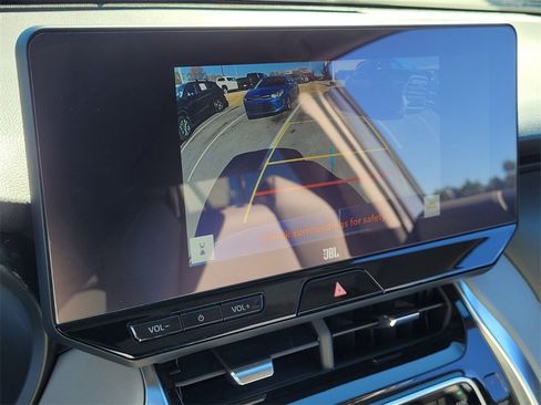 Certified 2024 Toyota Venza XLE image 16