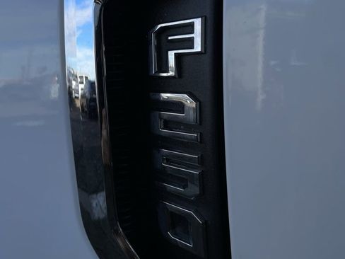 Used 2018 Ford F250 XL w/ Power Equipment Group image 9