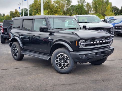New 2025 Ford Bronco Outer Banks image 2
