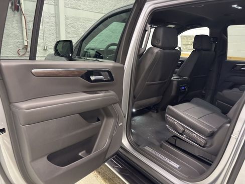 New 2026 Chevrolet Suburban LT image 30