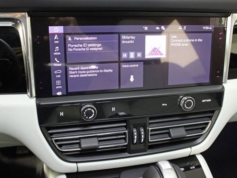 Certified 2025 Porsche Macan image 27