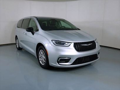 Certified 2024 Chrysler Pacifica Touring-L