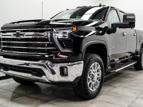 Used 2024 Chevrolet Silverado 3500 LTZ w/ LTZ Premium Package image 6