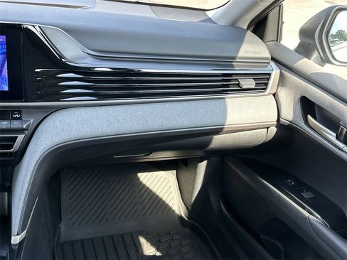 Used 2025 Toyota Camry LE image 15