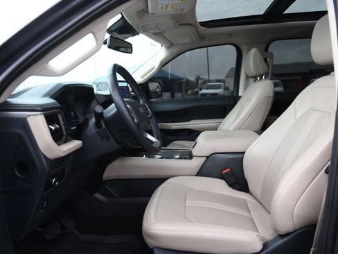 Used 2024 Ford Expedition Max Limited image 19