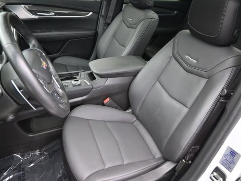 Certified 2024 Cadillac XT5 Sportv w/ Technology Package AWD/4WD image 11