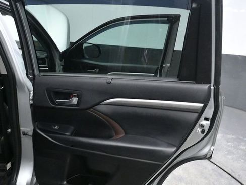 Used 2019 Toyota Highlander Limited Platinum image 10