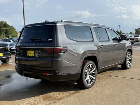New 2025 Jeep Wagoneer L Series II AWD/4WD image 7