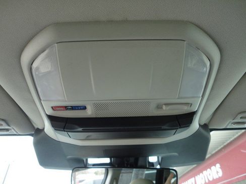 Used 2025 Subaru Ascent Premium image 9