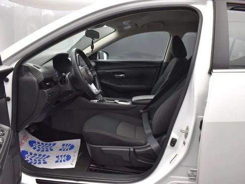 Used 2025 Nissan Sentra SV FWD image 14