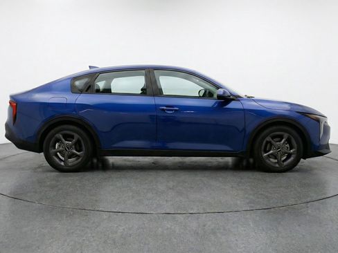 Used 2025 Kia K4 LXS image 11