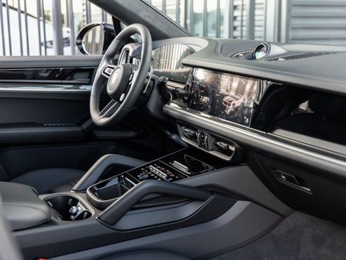 Certified 2025 Porsche Cayenne S AWD/4WD image 48